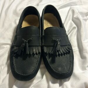 UGG Loafers Men’s 9.5 comfortable flaw on front tips of both otherwise GUC